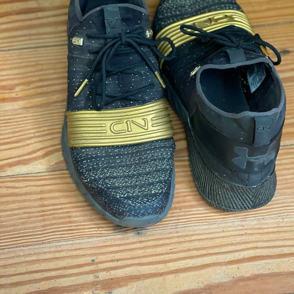 C1N Cam Under Armour trainers. Size 10.5. - Picture 3 of 4